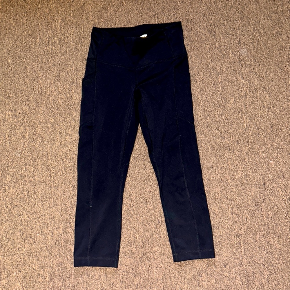 black capri yoga pants